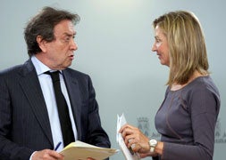 El consejero de la Presidencia y portavoz de la Junta, José Antonio de Santiago, y la consejera de Cultura, Alicia García / ICAL/
