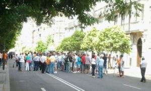 Protesta de trabajadores de Metales Extruidos en Miguel Íscar. / Alejandro Andrés/