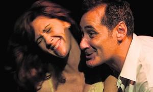 Elia Muñoz y Carlos Lorenzo en una escena de '405'./