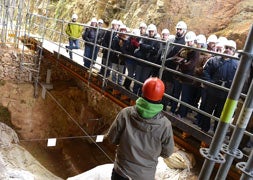 Más de 200 miembros de la organización internacional de superdotados Mensa España se reúnen para abordar la situación actual de este colectivo y visitan las excavaciones de Atapuerca./ R. Ordóñez/