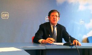 Jesús Postigo, portavoz del PP, en la rueda de prensa. / M. A. L./