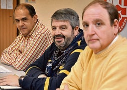 Alfredo Losada, Felipe de Diego y José Vicente Salcedo, en la sede de UGT. / Fran Jiménez/