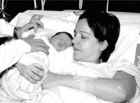 El primer bebé del año 2006 nació a la una de la madrugada y pesó 3,710 kilos