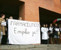 Los farmacéuticos interinos protestan por 127 despidos