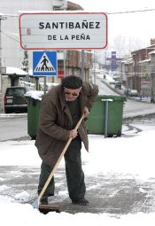 El temporal de nieve obligó a cortar dos calles de la capital abulense