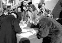 El referéndum sobre el Estatuto recibe cientos de firmas/