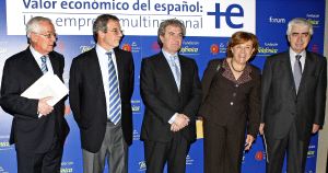 García de la Concha (izquierda), Alierta, César Antonio Molina, Caffarel y Suárez Pertierra, durante la presentación. / EFE/