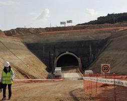 Túnel de la variante este de mercancías en el polígono de San Cristóbal./ HENAR SASTRE/