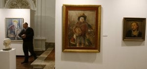 Cincuenta obras entre esculturas, dibujos y óleos se exponen en la Iglesia de Las Francesas. :: REPORTAJE FOTOGRÁFICO GABRIEL VILLAMIL/