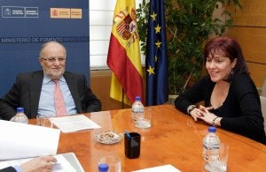 Chelo Pablos y Víctor Morlán, ayer, durante la reunión celebrada en Madrid. ::
EL NORTE/