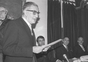 Amando Represa pronuncia su discurso de ingreso en la Real Academia de la Purísima Concepción. Abajo, con los Reyes de España. ::
EL NORTE/
