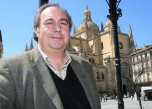 Fernando Ortiz en la Plaza Mayor de Segovia. ::
ANTONIO TANARRO/