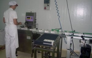 En el proceso productivo de los mantecados se procura no tocar el producto con las manos. :: A. CAPELLÁN/