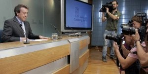De Santiago-Juárez posa para los fotógrafos antes de la comparecencia. :: LETICIA PÉREZ-ICAL/