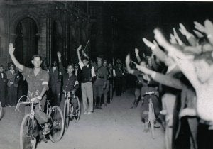 Los vallisoletanos toman las calles en el primer día de la rebelión./