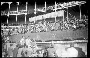 El alcalde Landrove con Indalecio Prieto, durante un mitin en la Plaza de Toros. Antonio García Quintana -en el centro- último regidor del periodo republicano, fue fusilado en octubre de 1937./