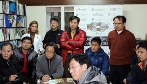 Los representantes coreanos, en la sede del Consorcio Agropecuario. :: EL NORTE/