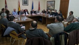 Reunión de los alcaldes con Jesús Julio Carnero, en Boecillo. ::
EL
NORTE/