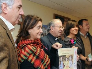Rafael Encinas, Rosario Díez, Julio Alonso, Beatriz Serrano y Moisés López, en la presentación de las actividades de Cáritas. :: JAVIER SEGOVIA/