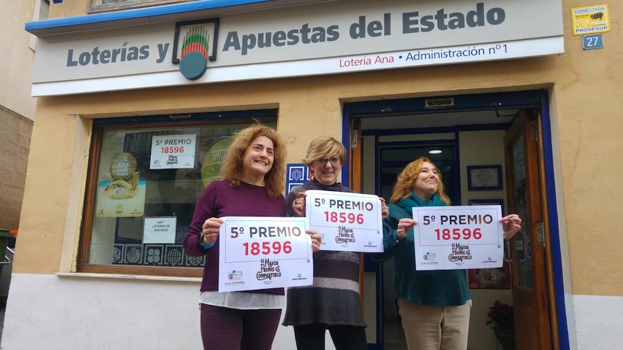 Dueñas reparte 900.000 euros del 18.596, un quinto premio del Sorteo de Navidad 2018