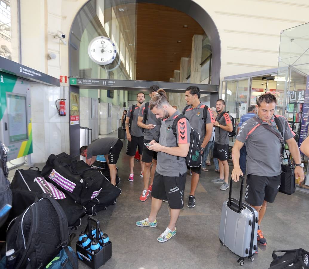 El Real Valladolid pone rumbo a Córdoba en el primer partido de Liga