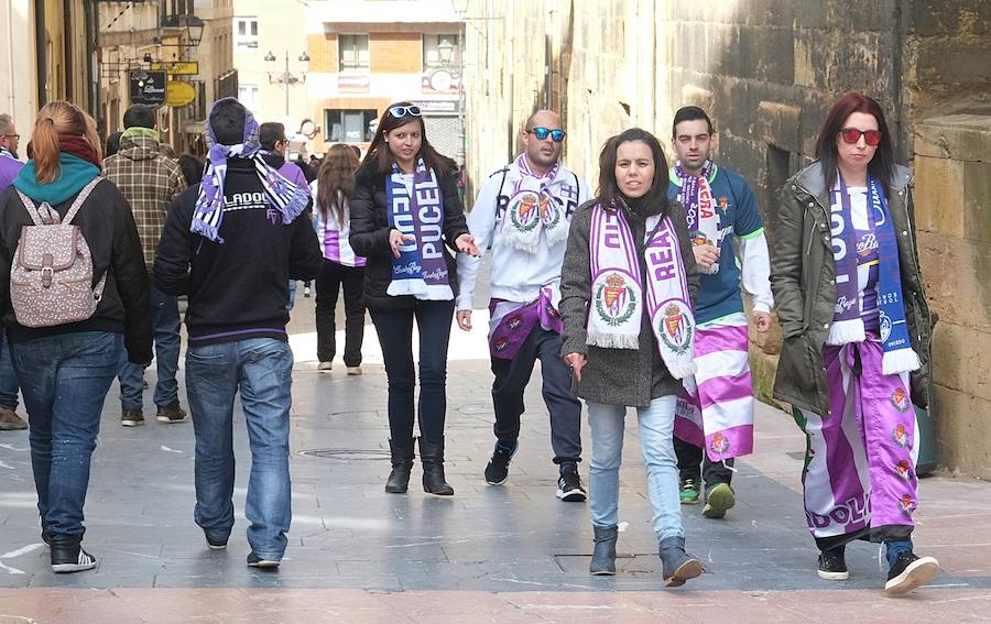 Llegada a Oviedo de los primeros aficionados del Real Valladolid