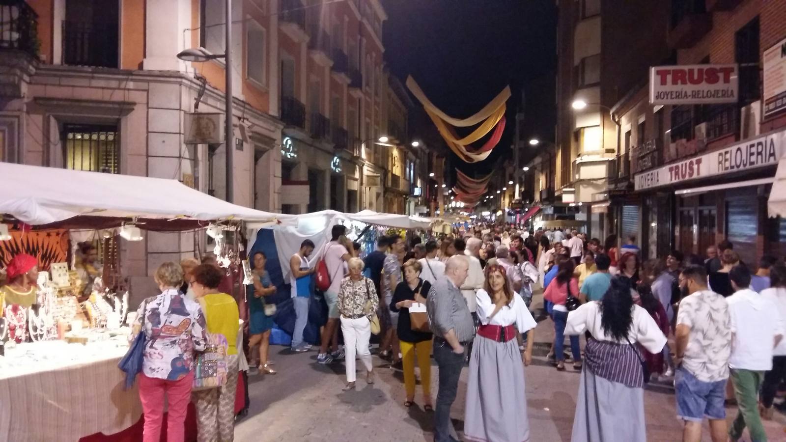 Feria Renacentista Medina Del Campo 2022 Medina del Campo, abarrotada durante la noche del viernes en la Feria