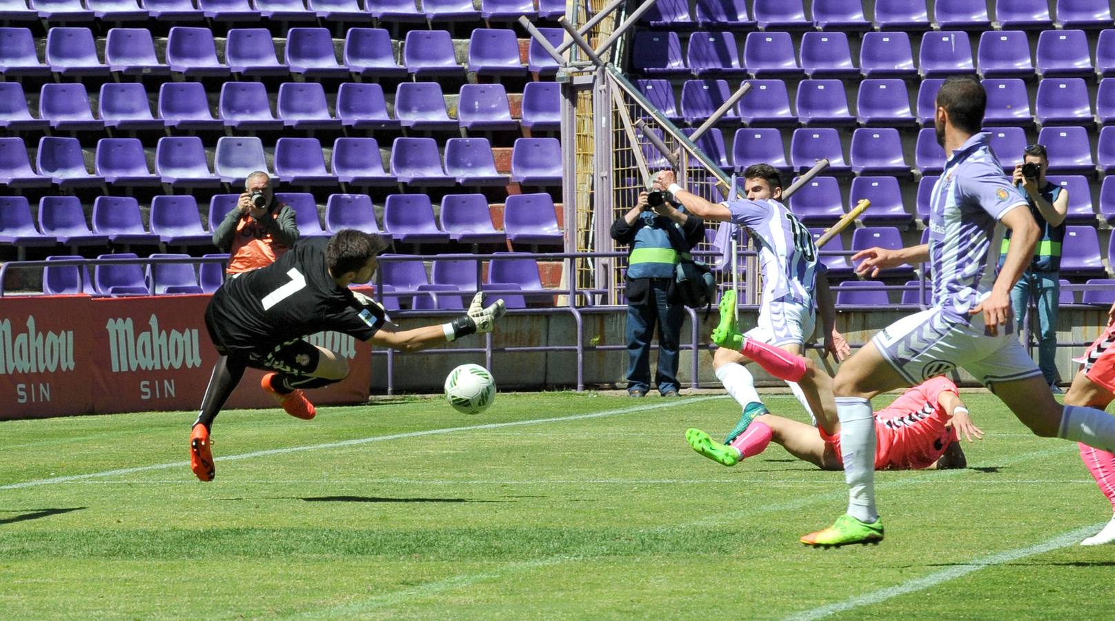 El Real Valladolid B pierde ante la Cultural Leonesa (1-4)