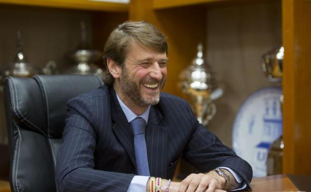 Carlos Suárez, a tumba abierta