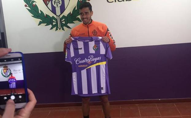 Borja Herrera en su presentación con el Real Valladolid: «Vengo preparado para jugar»