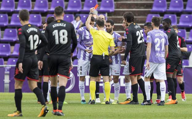 Kiko Olivas tras el Real Valladolid-Reus: «Mi expulsión es muy exagerada»