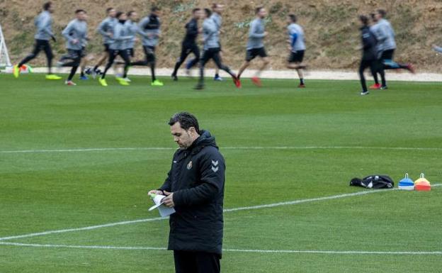Sergio confirma el debut de Joaquín y la titularidad de Antoñito