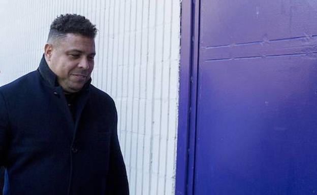 El presidente del Real Valladolid, Ronaldo Nazário, templa los ánimos contra el videoarbitraje