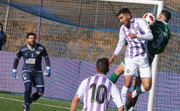El Coruxo asalta los Anexos ante un Real Valladolid B sin mordiente