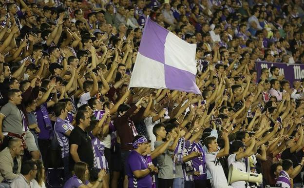La afición del Real Valladolid mostrará 15.000 tarjetas rojas contra el VAR