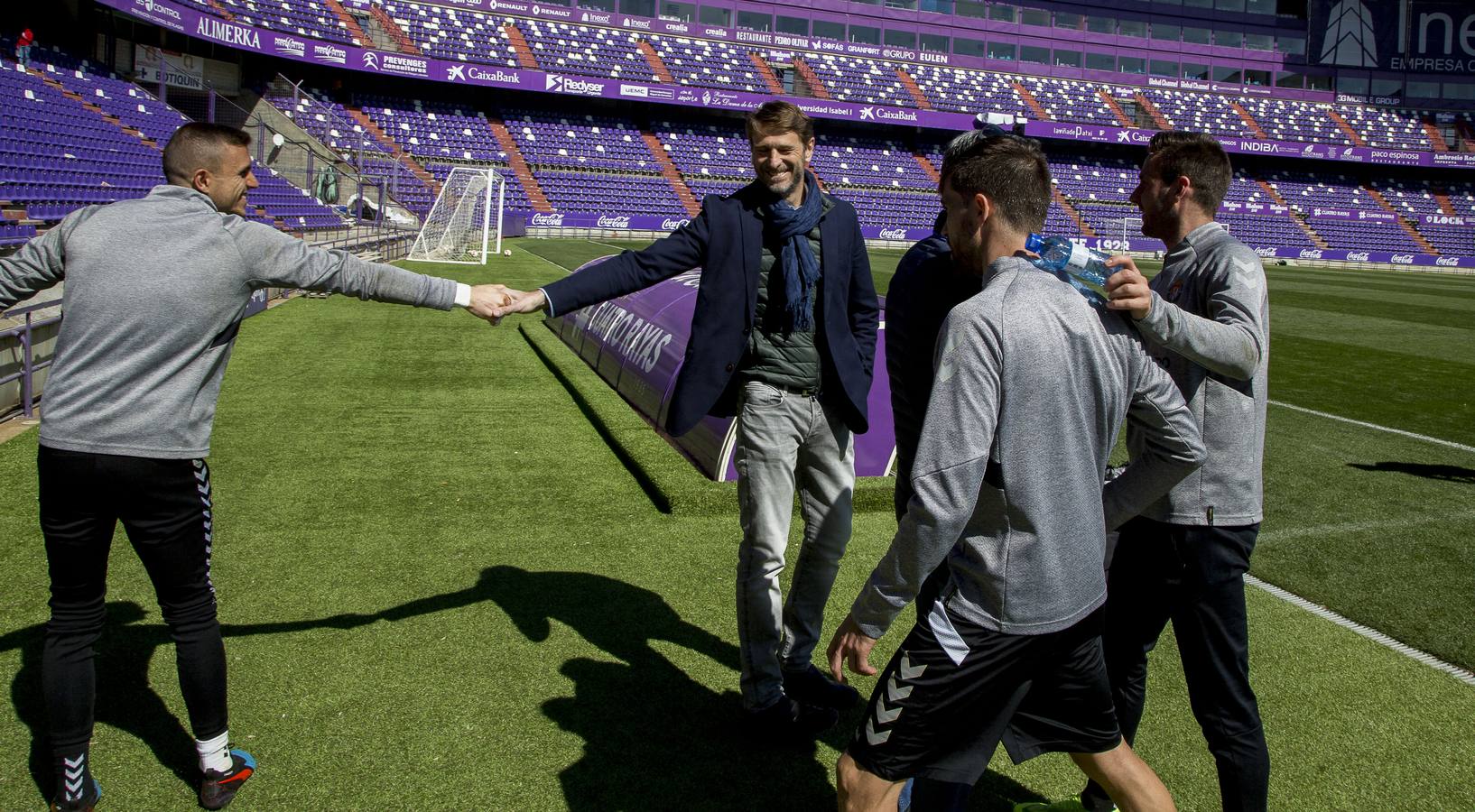 El Real Valladolid entrena a puerta abierta para sus aficionados en el estadio Zorrilla