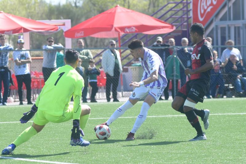 El Real Valladolid B se acerca a la permanencia al ganar al Adarve