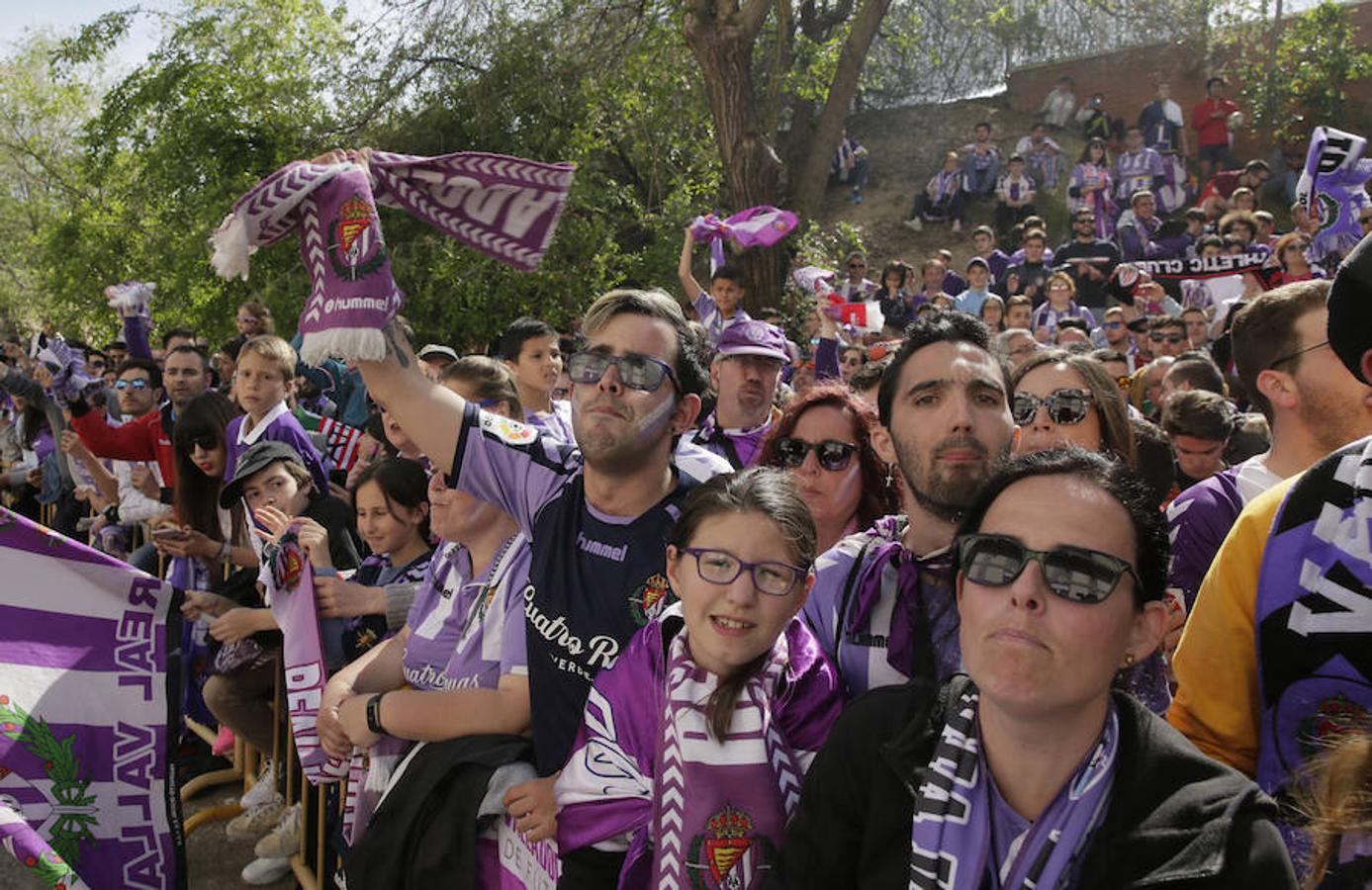 Recibimiento de la afición al Real Valladolid