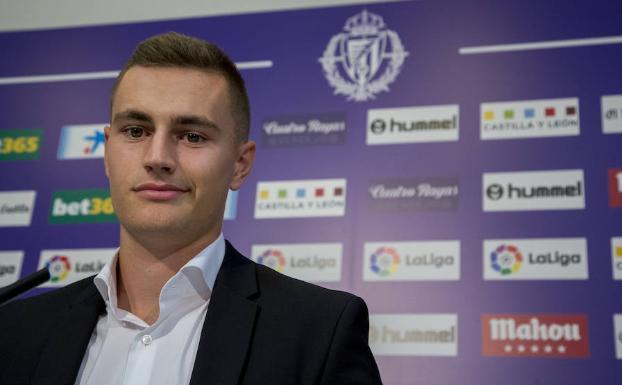Jorge de Frutos, durante su presentaciÃ³n como jugador del Real Valladolid./G. Villamil