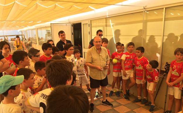 Visita del Balonmano Arroyo a Gerovida