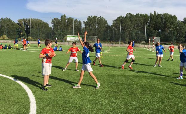 Éxito en el tercer Torneo de Balonmano Hierba