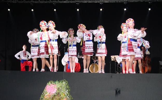 Arroyo despide el X Festival Internacional de Folklore