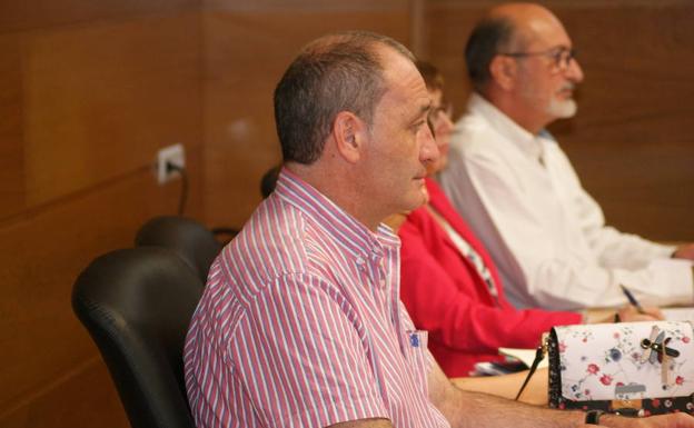 Prosiguen las dimisiones de concejales en Arroyo