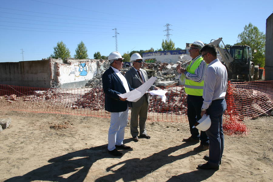 Visita demoliciones parcela Casa de la Música y el Teatro de Arroyo