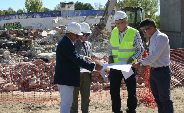 Primeras demoliciones en la parcela de Smurfit de Arroyo