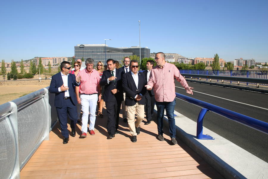 Inauguración paso peatonal puente sobre A-62