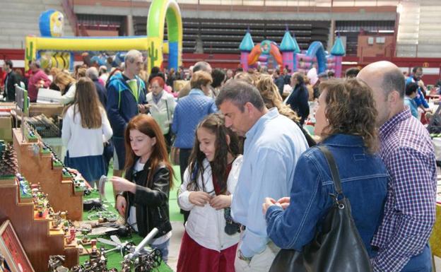 El Mercado de Arroyo vive una jornada de masiva afluencia de público