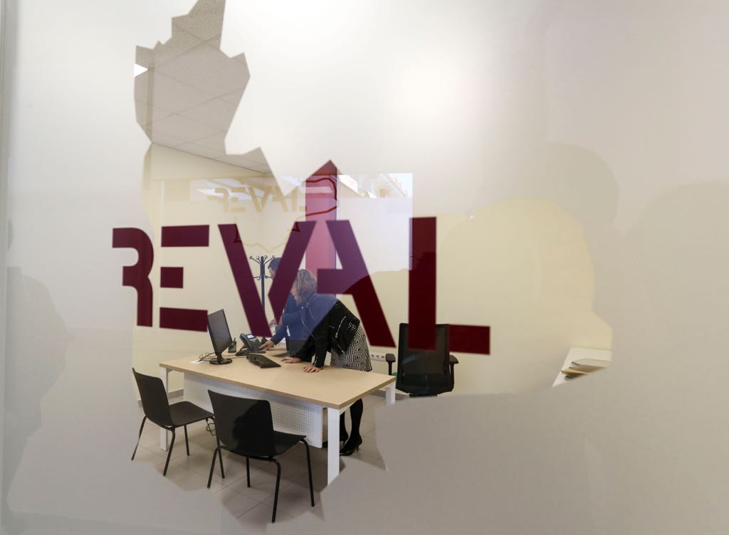 La Diputación de Valladolid inaugura una nueva oficina de REVAL en Arroyo