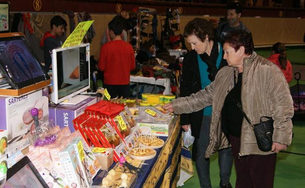 Buen ambiente en el belén viviente y solidario de Arroyo