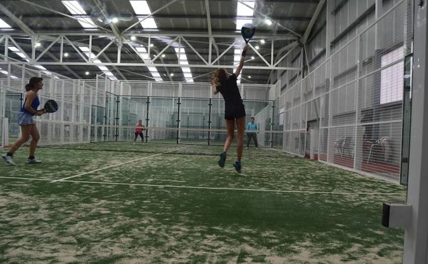 Los cuatro complejos deportivos de Arroyo dan empleo a 80 personas y tienen más de 6.000 usuarios